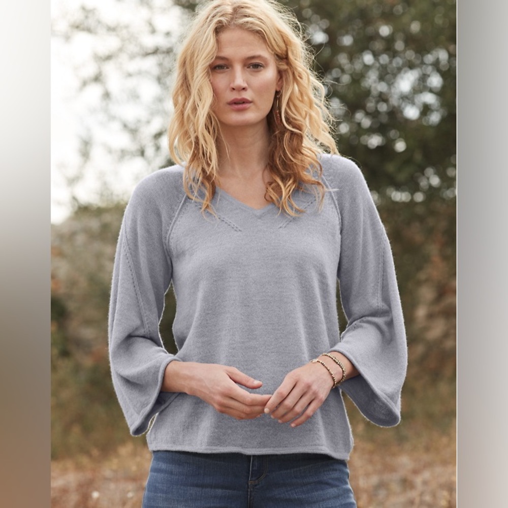 NWT Garnet Hill Alpaca Bell-Sleeve V-Neck Pale Blue Size Small Sweater